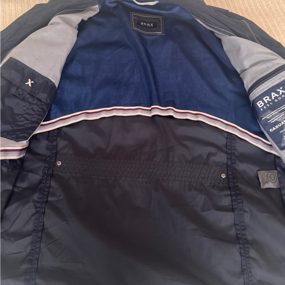 Bra. Men's Navy Jacket size 52 ( large) like  brand new